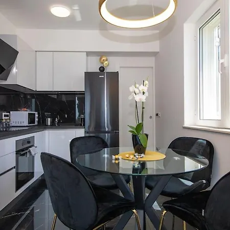 Golden Fantasy Apartment
